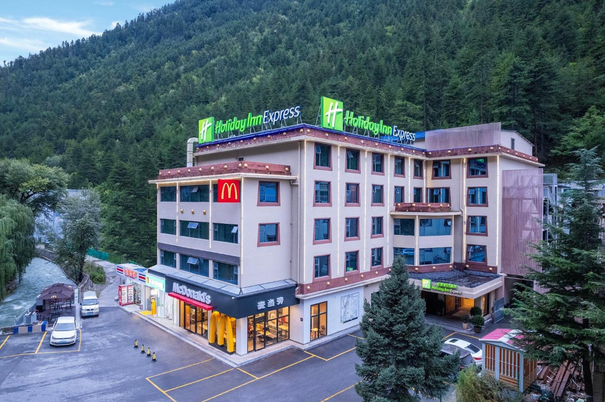 Holiday Inn Express Jiuzhaigou,Only 600 Meters To Jiuzhaigou Park By Ihg Exterior foto